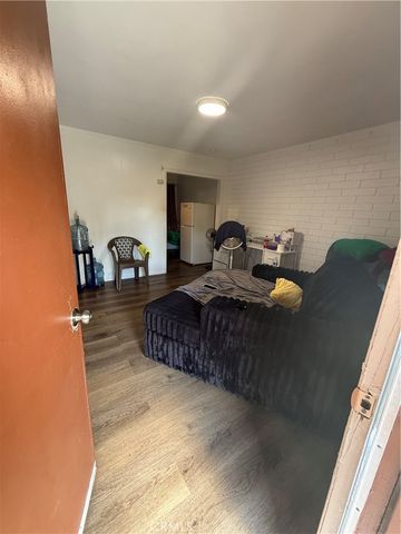 1135 W 95th, Los Angeles, CA 90044