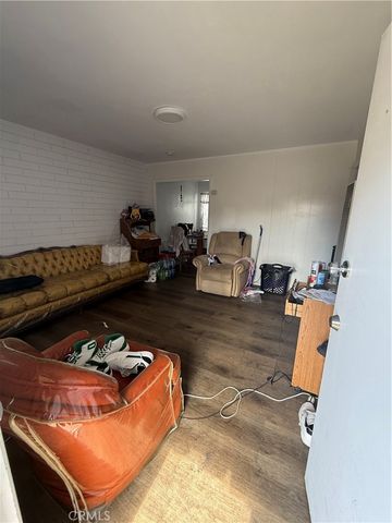 1135 W 95th, Los Angeles, CA 90044