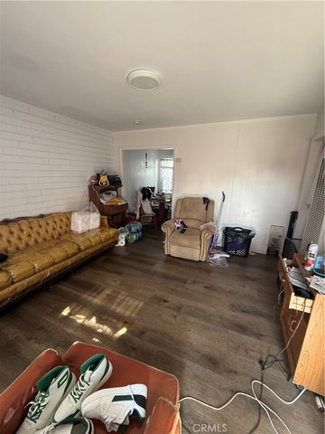 1135 W 95th, Los Angeles, CA 90044