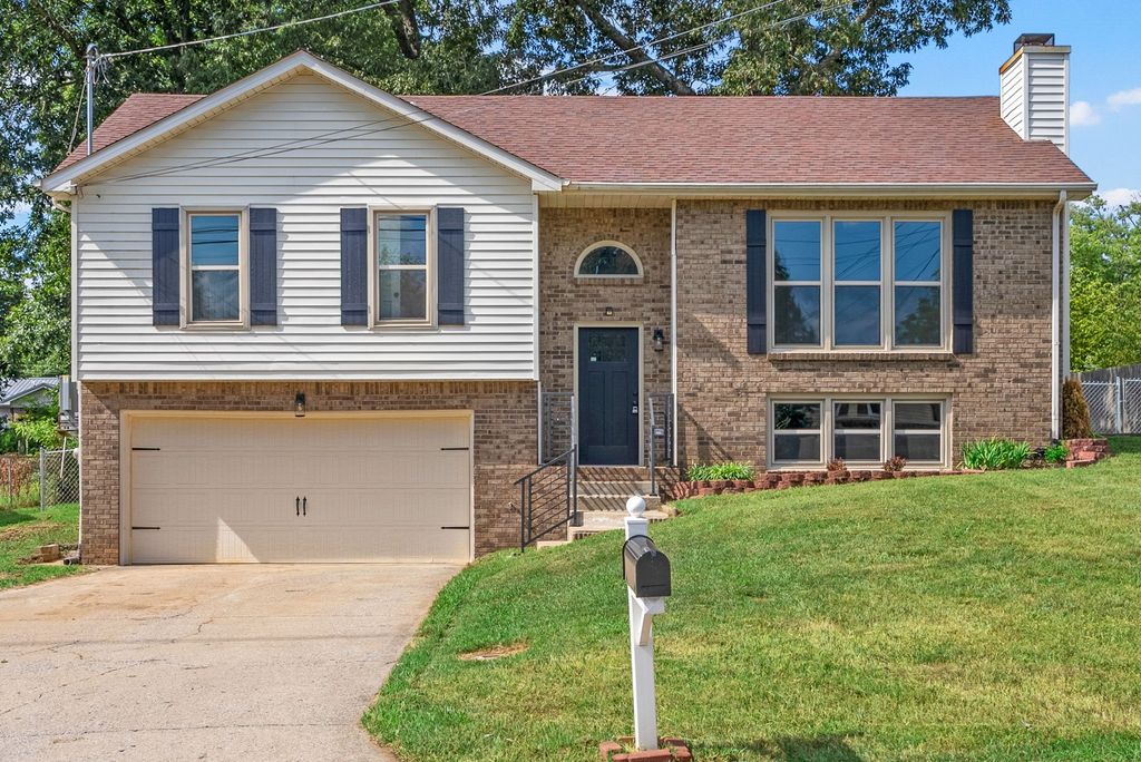 2161 Amadeus Dr, Clarksville, TN 37040