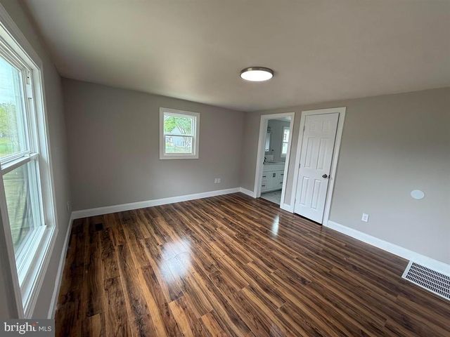 656 NOTTINGHAM DR, Vineland, NJ 08360