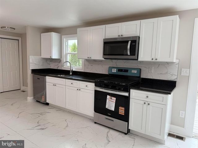 656 NOTTINGHAM DR, Vineland, NJ 08360