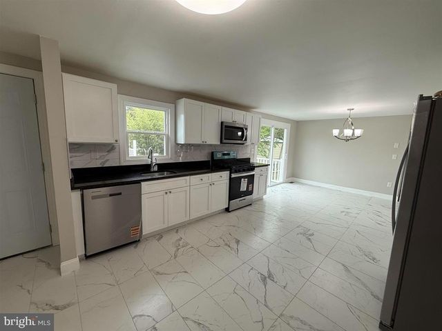 656 NOTTINGHAM DR, Vineland, NJ 08360