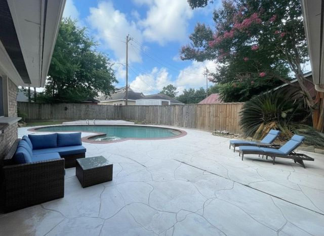 9655 Meadowcroft Drive, Houston, TX 77063