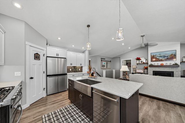 2436 E Timberstone Drive, Elkhart, IN 46514