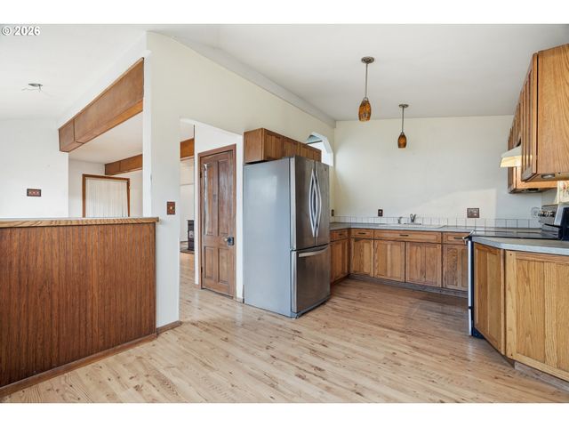 7453 N STOCKTON Ave, Portland, OR 97203