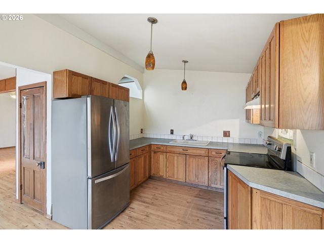 7453 N STOCKTON Ave, Portland, OR 97203