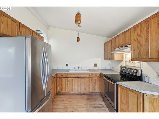 7453 N STOCKTON Ave, Portland, OR 97203