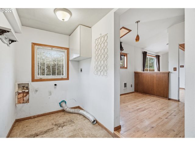 7453 N STOCKTON Ave, Portland, OR 97203