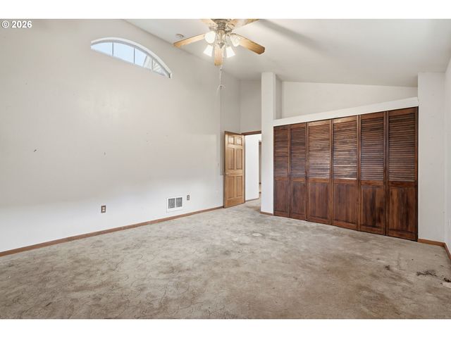 7453 N STOCKTON Ave, Portland, OR 97203