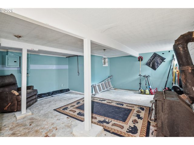 7453 N STOCKTON Ave, Portland, OR 97203