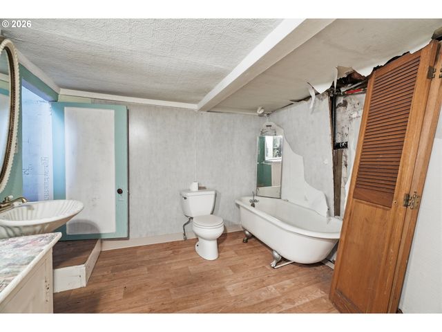 7453 N STOCKTON Ave, Portland, OR 97203