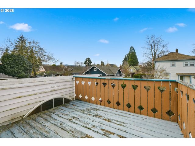 7453 N STOCKTON Ave, Portland, OR 97203