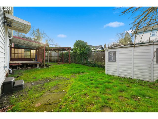 7453 N STOCKTON Ave, Portland, OR 97203