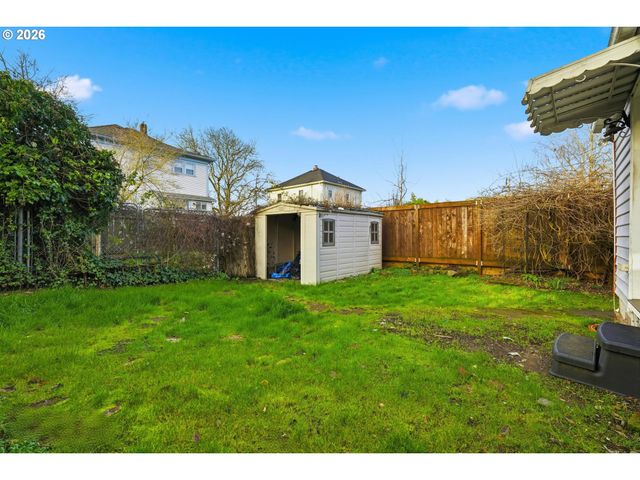 7453 N STOCKTON Ave, Portland, OR 97203