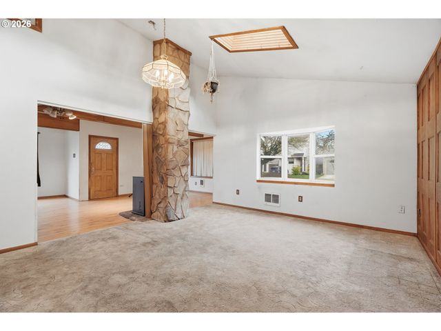 7453 N STOCKTON Ave, Portland, OR 97203