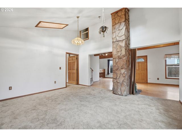 7453 N STOCKTON Ave, Portland, OR 97203