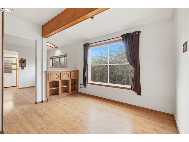 7453 N STOCKTON Ave, Portland, OR 97203