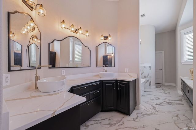 3 BENCHWOOD CIR, San Antonio, TX 78248