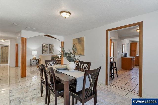 1035 Sparrow Dr NE, Salem, OR 97301