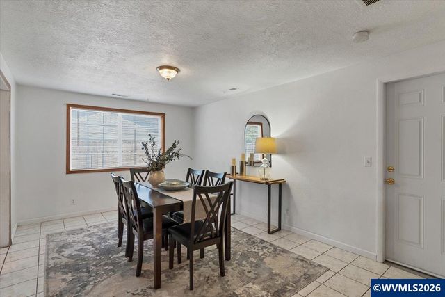 1035 Sparrow Dr NE, Salem, OR 97301