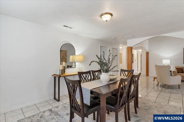 1035 Sparrow Dr NE, Salem, OR 97301