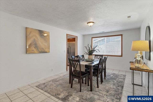 1035 Sparrow Dr NE, Salem, OR 97301