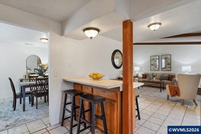 1035 Sparrow Dr NE, Salem, OR 97301