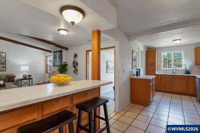 1035 Sparrow Dr NE, Salem, OR 97301