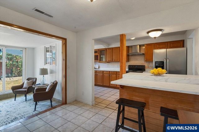 1035 Sparrow Dr NE, Salem, OR 97301