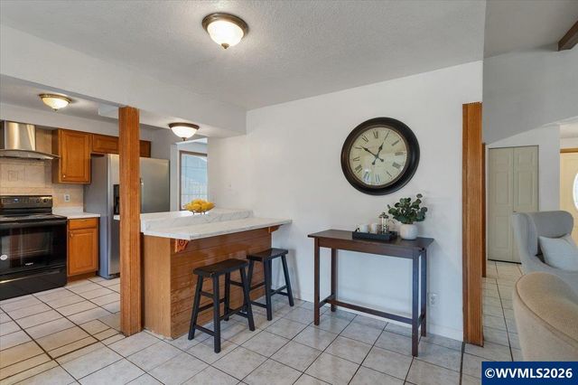 1035 Sparrow Dr NE, Salem, OR 97301