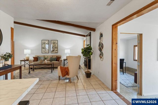 1035 Sparrow Dr NE, Salem, OR 97301