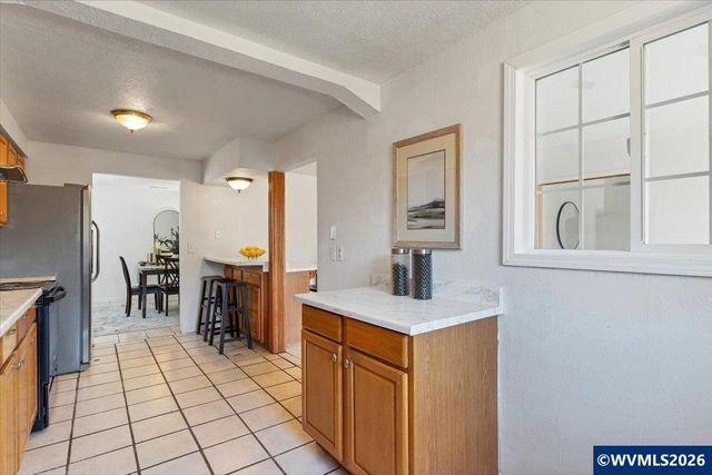 1035 Sparrow Dr NE, Salem, OR 97301