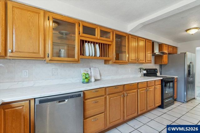 1035 Sparrow Dr NE, Salem, OR 97301