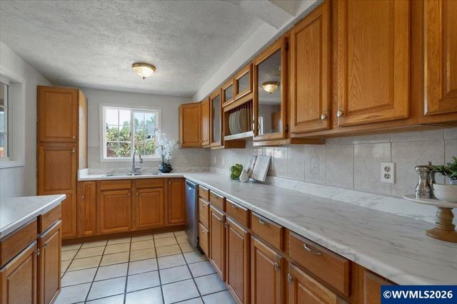 1035 Sparrow Dr NE, Salem, OR 97301