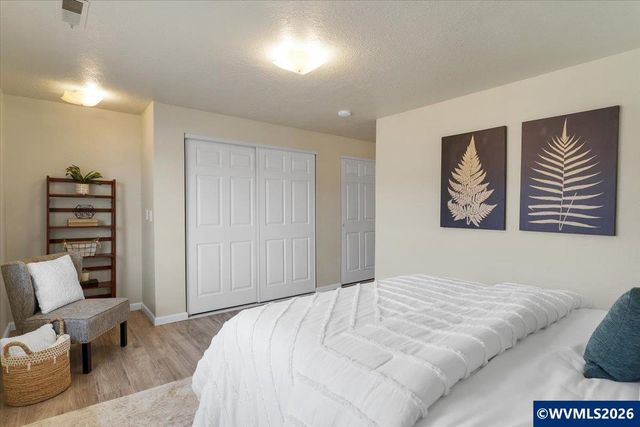 1035 Sparrow Dr NE, Salem, OR 97301