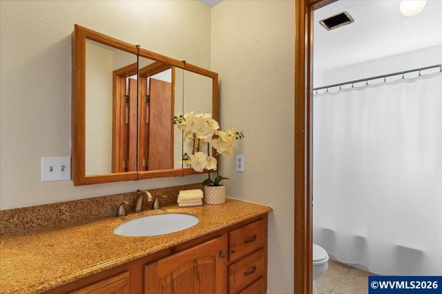 1035 Sparrow Dr NE, Salem, OR 97301