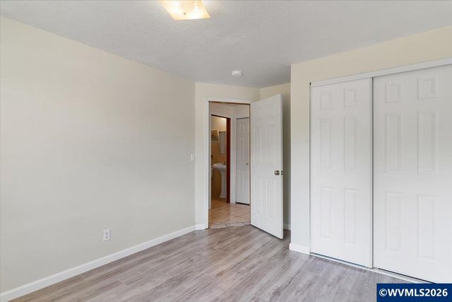 1035 Sparrow Dr NE, Salem, OR 97301