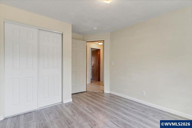 1035 Sparrow Dr NE, Salem, OR 97301