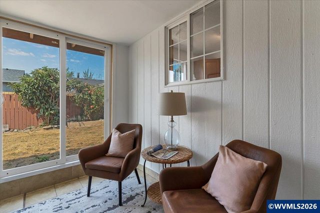 1035 Sparrow Dr NE, Salem, OR 97301