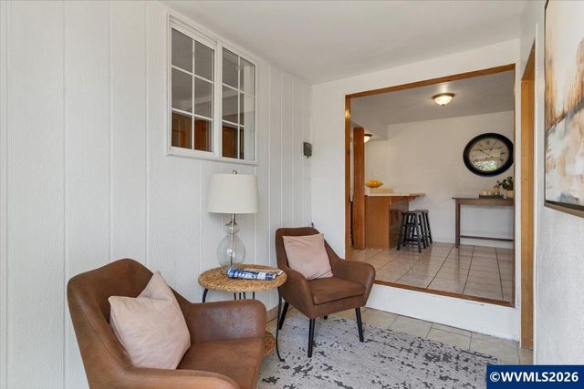 1035 Sparrow Dr NE, Salem, OR 97301