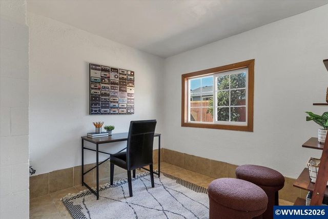 1035 Sparrow Dr NE, Salem, OR 97301