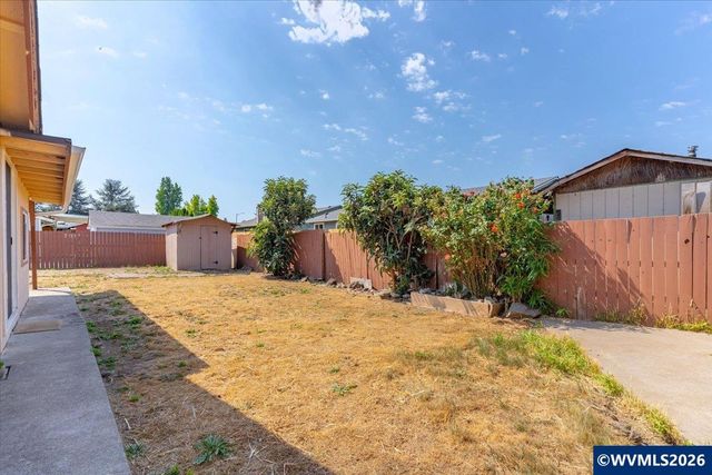 1035 Sparrow Dr NE, Salem, OR 97301