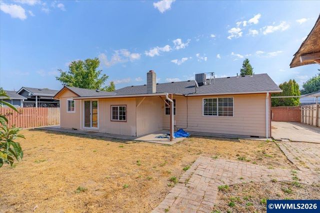 1035 Sparrow Dr NE, Salem, OR 97301