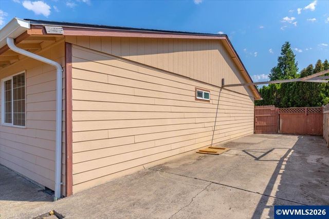 1035 Sparrow Dr NE, Salem, OR 97301