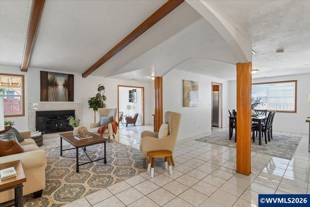 1035 Sparrow Dr NE, Salem, OR 97301