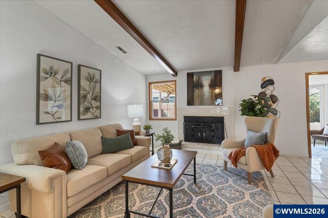 1035 Sparrow Dr NE, Salem, OR 97301