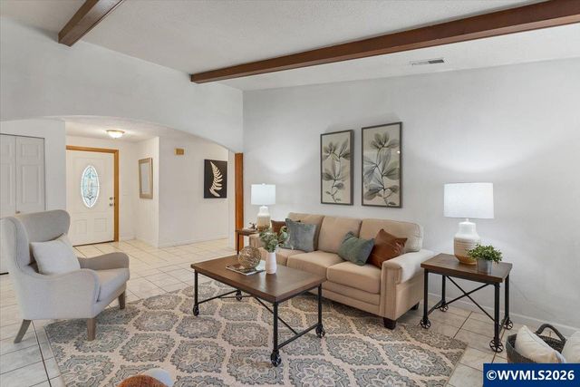 1035 Sparrow Dr NE, Salem, OR 97301