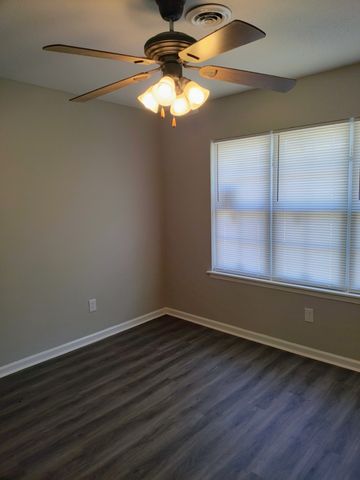 52 Eagle Cv, Jackson, TN 38305