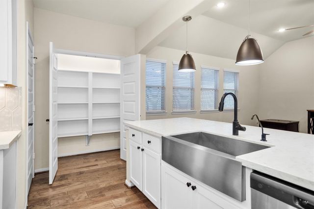 120 Dina Lane, Montgomery, TX 77356